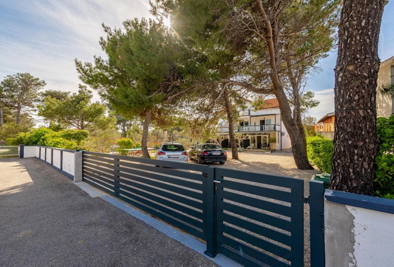Apartments Villa Agape Vir Εξωτερικό φωτογραφία