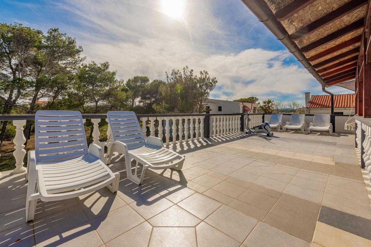 Apartments Villa Agape Vir Εξωτερικό φωτογραφία