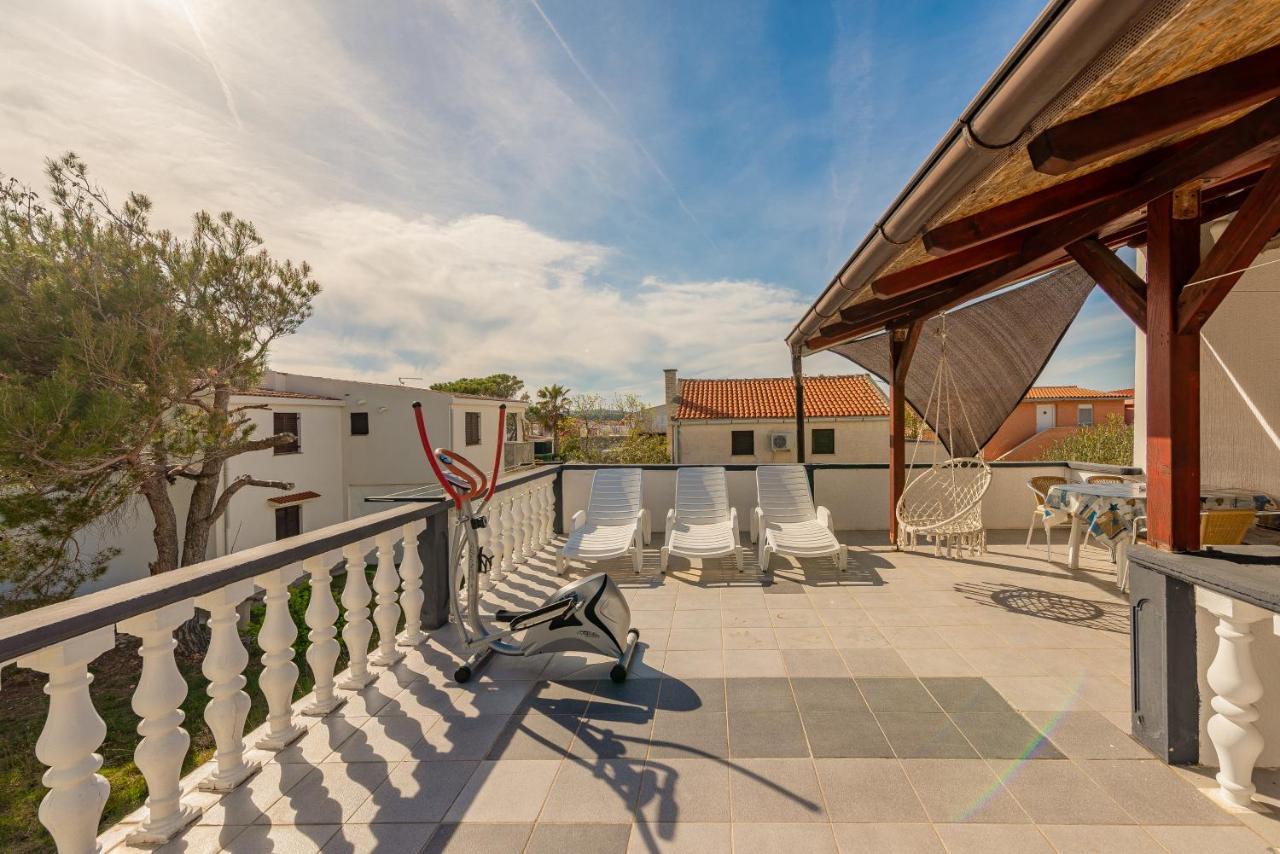 Apartments Villa Agape Vir Εξωτερικό φωτογραφία