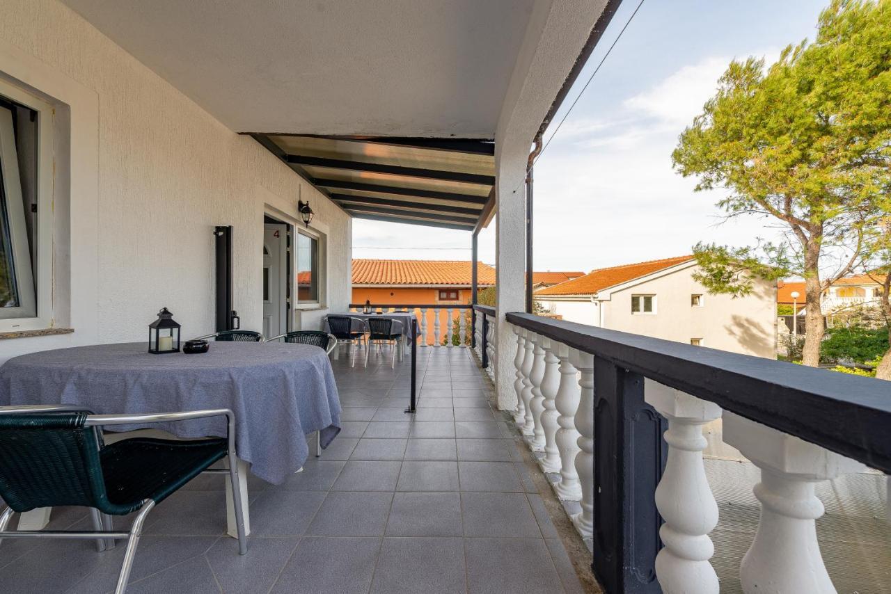 Apartments Villa Agape Vir Εξωτερικό φωτογραφία