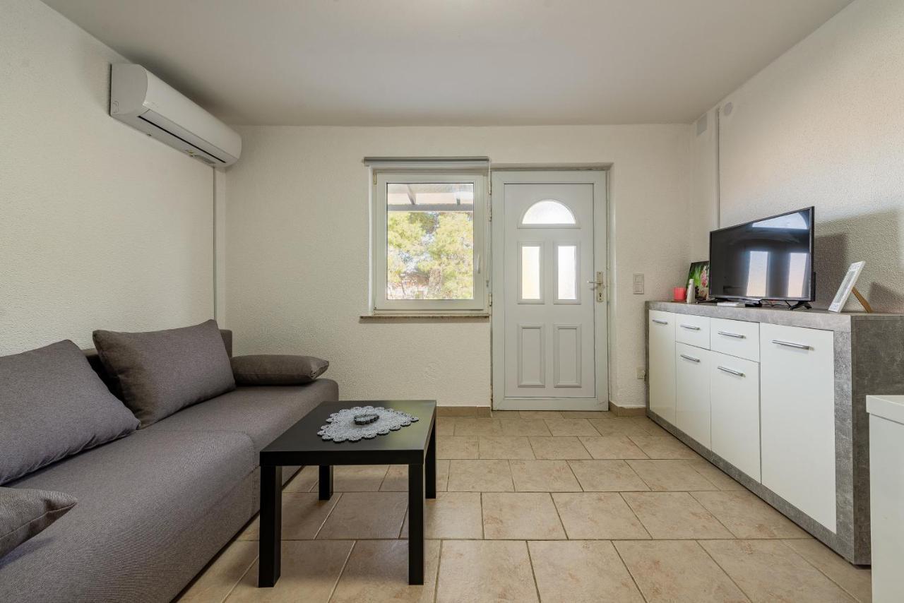 Apartments Villa Agape Vir Εξωτερικό φωτογραφία