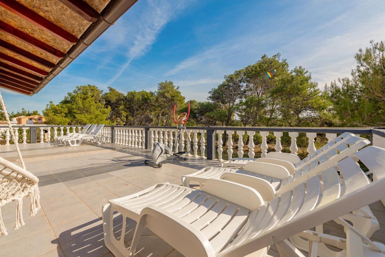 Apartments Villa Agape Vir Εξωτερικό φωτογραφία
