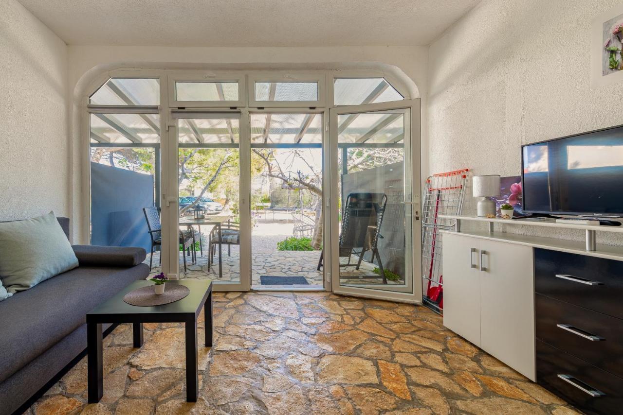 Apartments Villa Agape Vir Εξωτερικό φωτογραφία