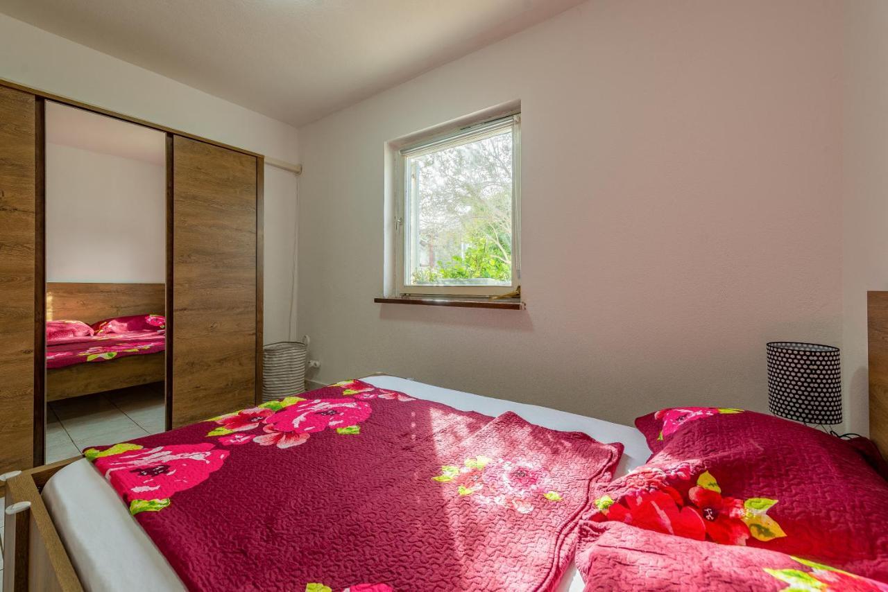 Apartments Villa Agape Vir Εξωτερικό φωτογραφία