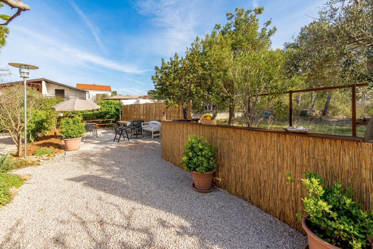 Apartments Villa Agape Vir Εξωτερικό φωτογραφία