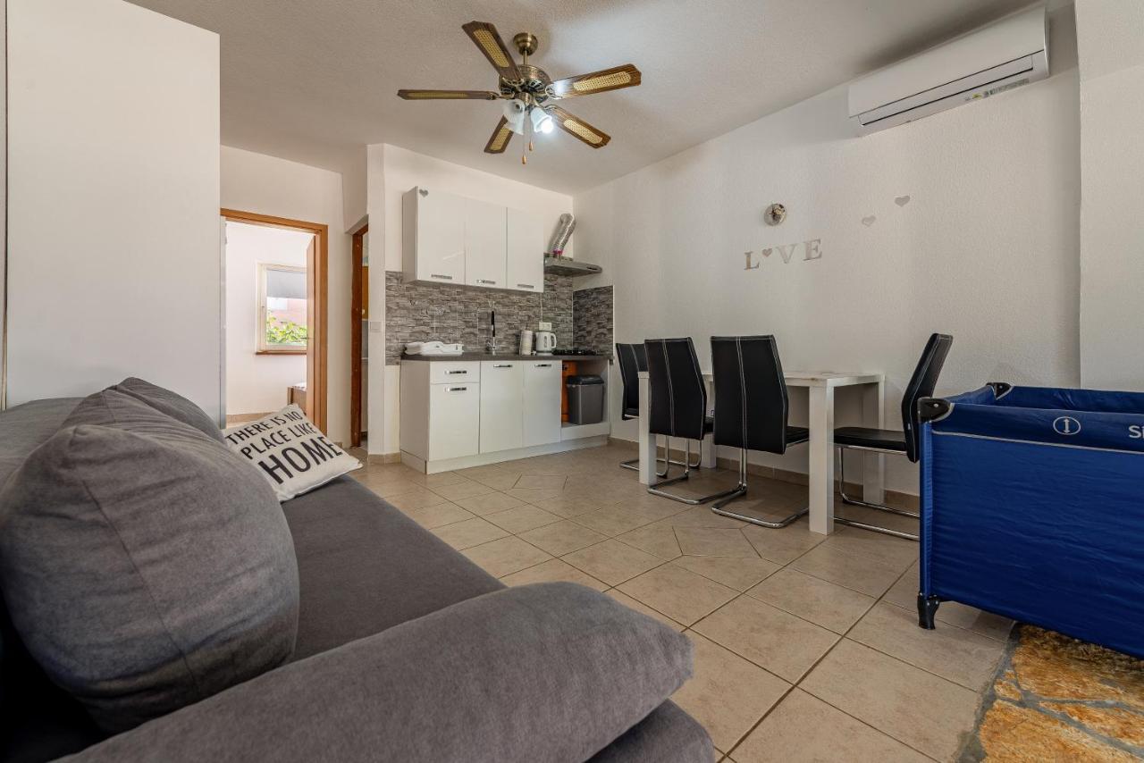 Apartments Villa Agape Vir Εξωτερικό φωτογραφία
