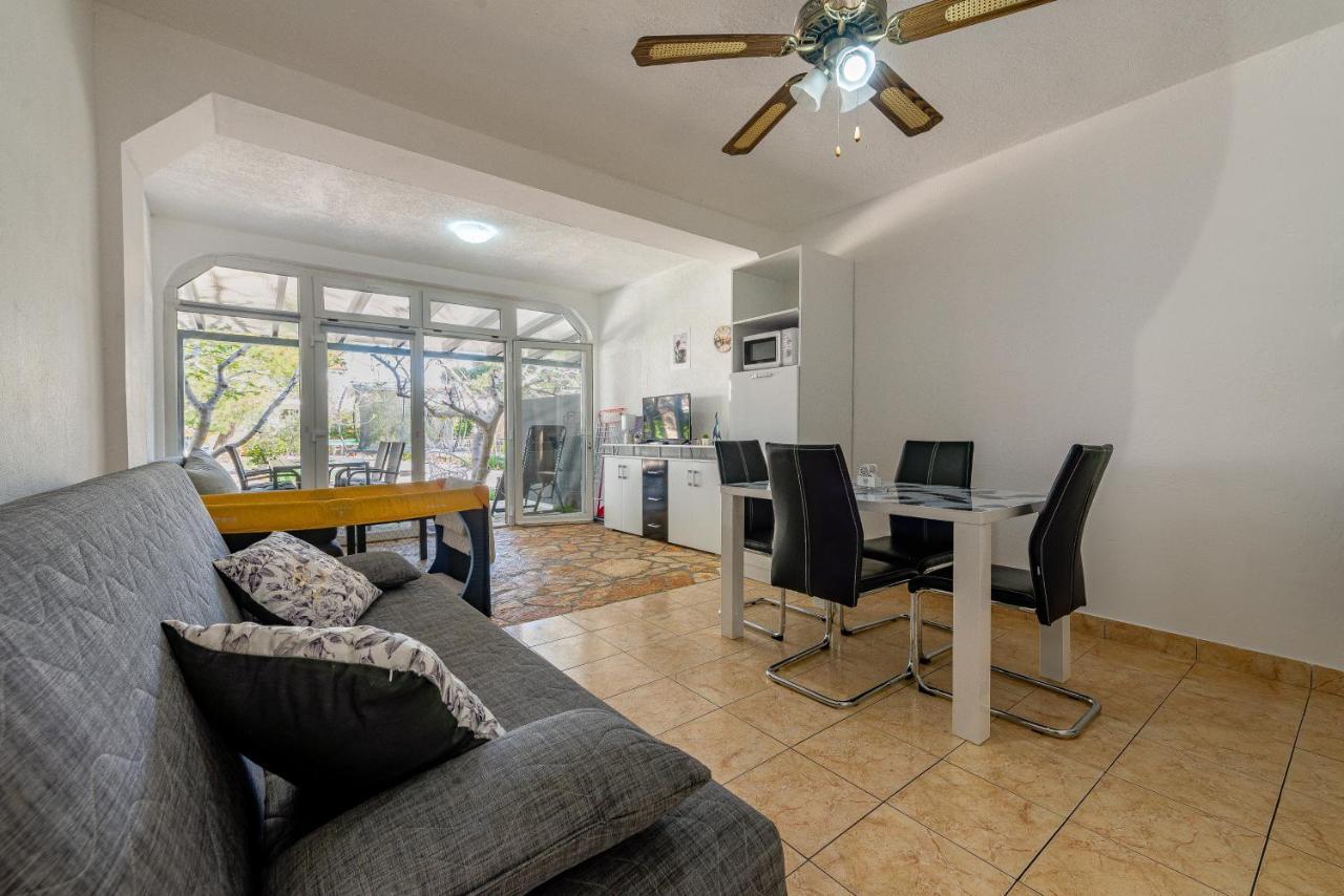 Apartments Villa Agape Vir Εξωτερικό φωτογραφία