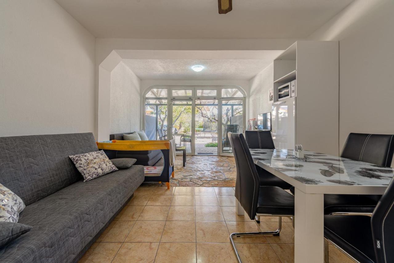 Apartments Villa Agape Vir Εξωτερικό φωτογραφία