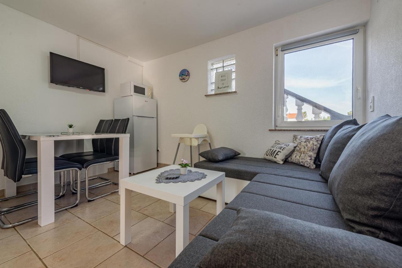 Apartments Villa Agape Vir Εξωτερικό φωτογραφία