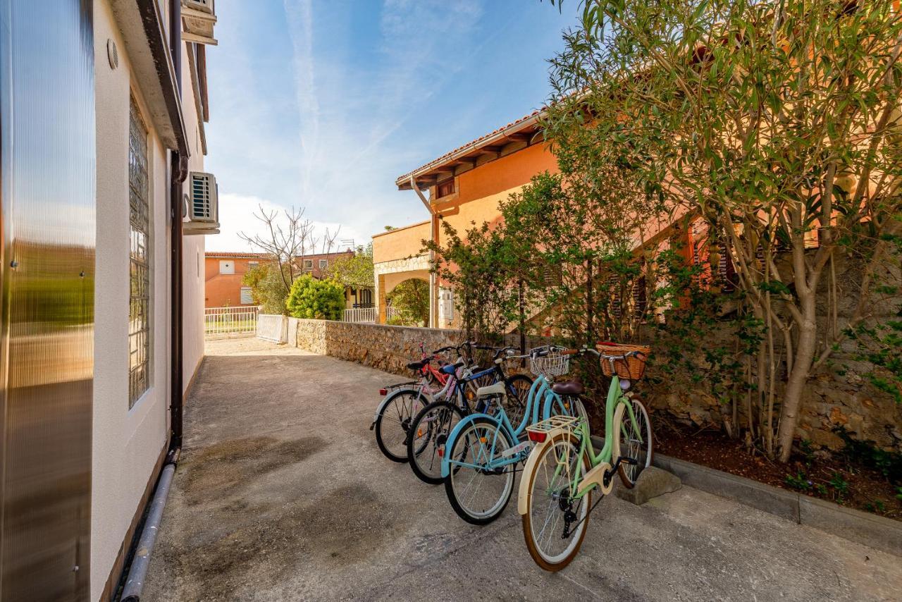 Apartments Villa Agape Vir Εξωτερικό φωτογραφία