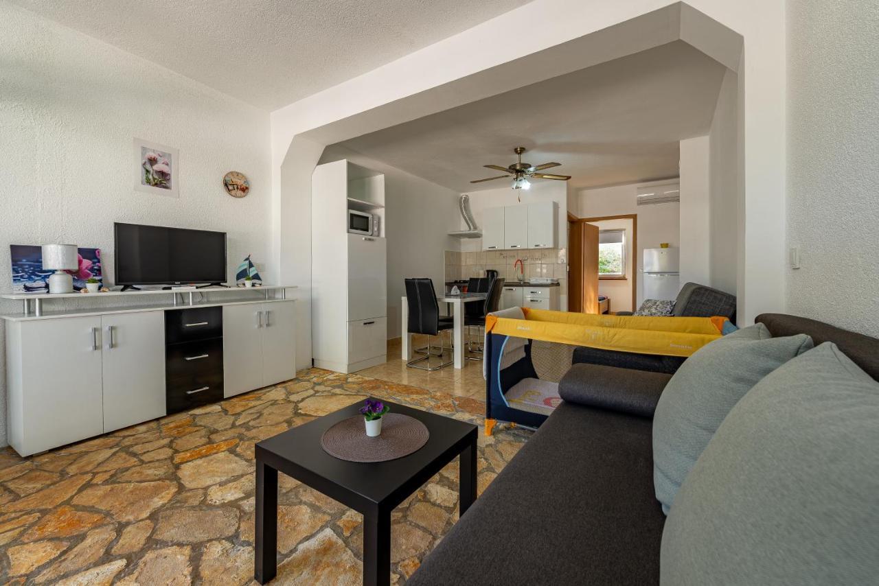 Apartments Villa Agape Vir Εξωτερικό φωτογραφία