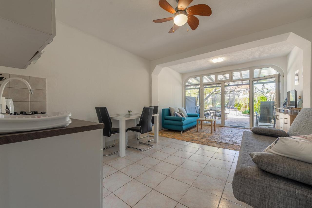 Apartments Villa Agape Vir Εξωτερικό φωτογραφία