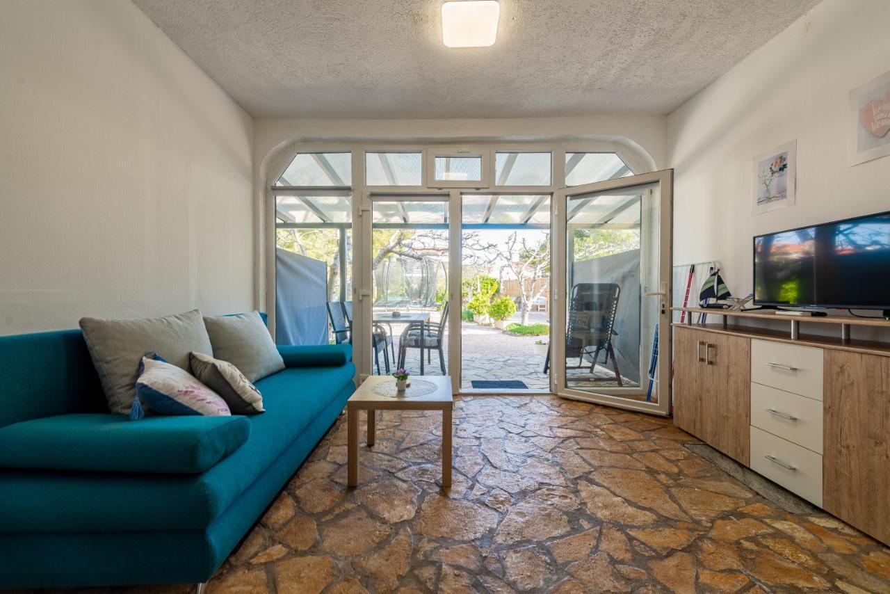 Apartments Villa Agape Vir Εξωτερικό φωτογραφία