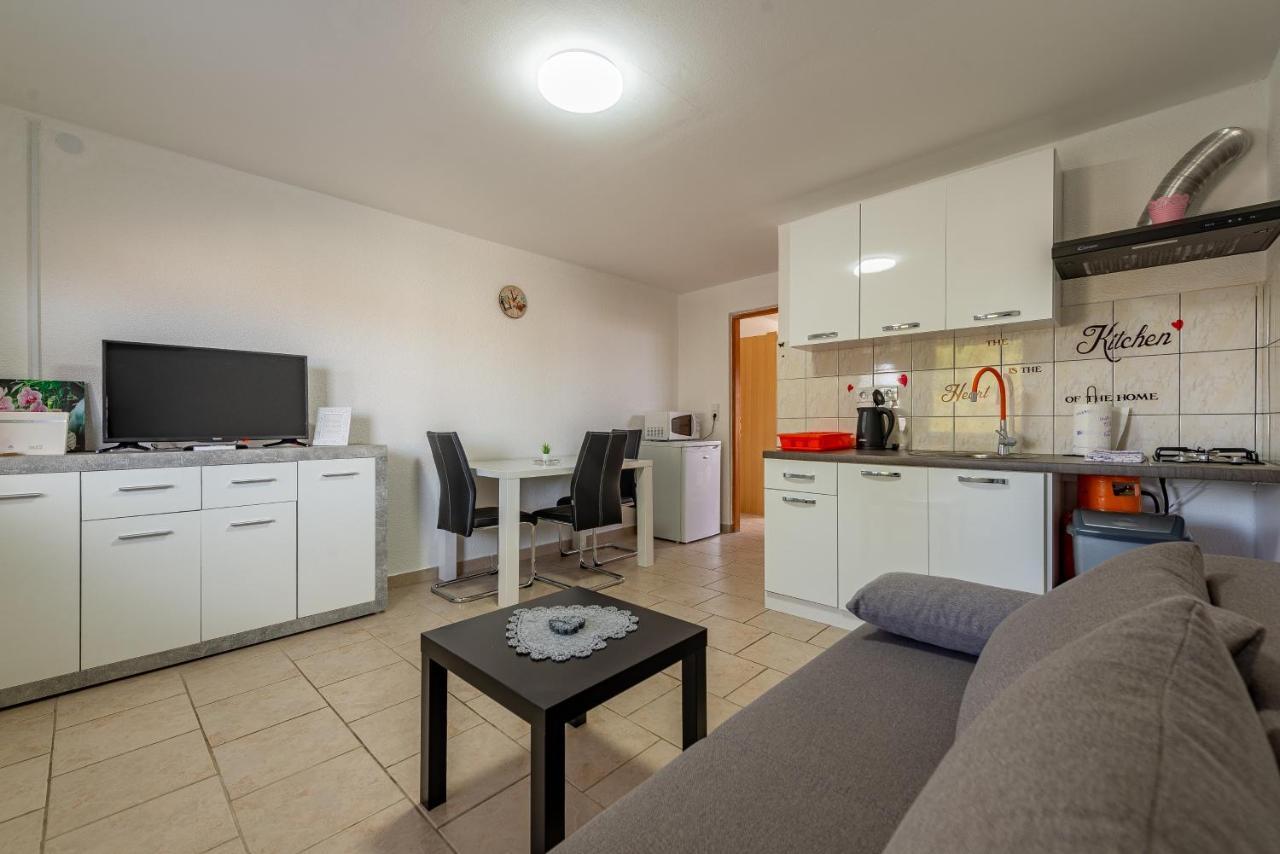 Apartments Villa Agape Vir Εξωτερικό φωτογραφία