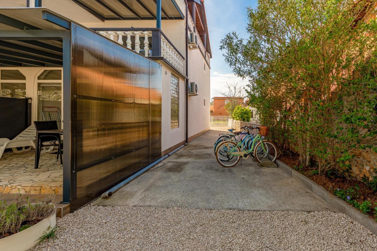 Apartments Villa Agape Vir Εξωτερικό φωτογραφία