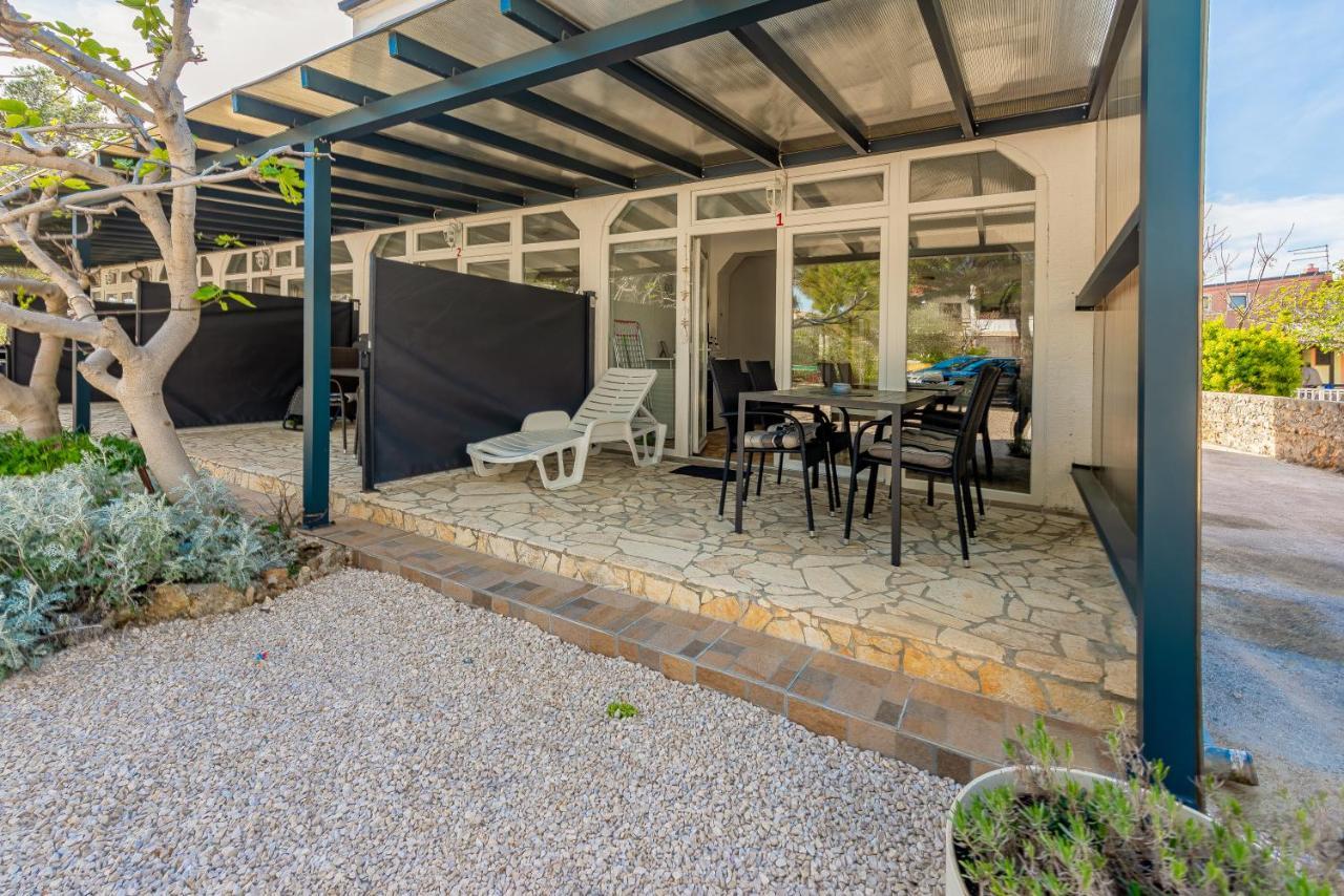 Apartments Villa Agape Vir Εξωτερικό φωτογραφία