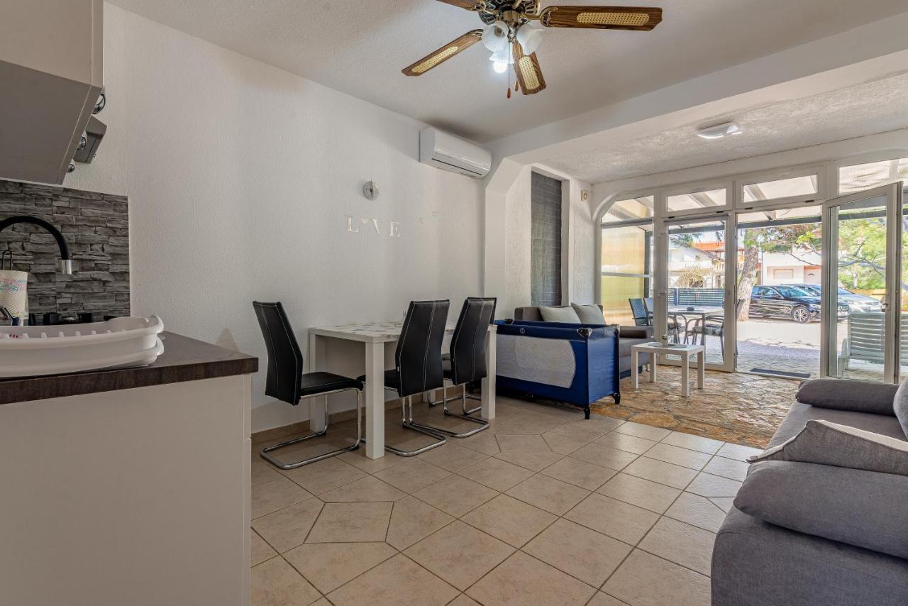 Apartments Villa Agape Vir Εξωτερικό φωτογραφία