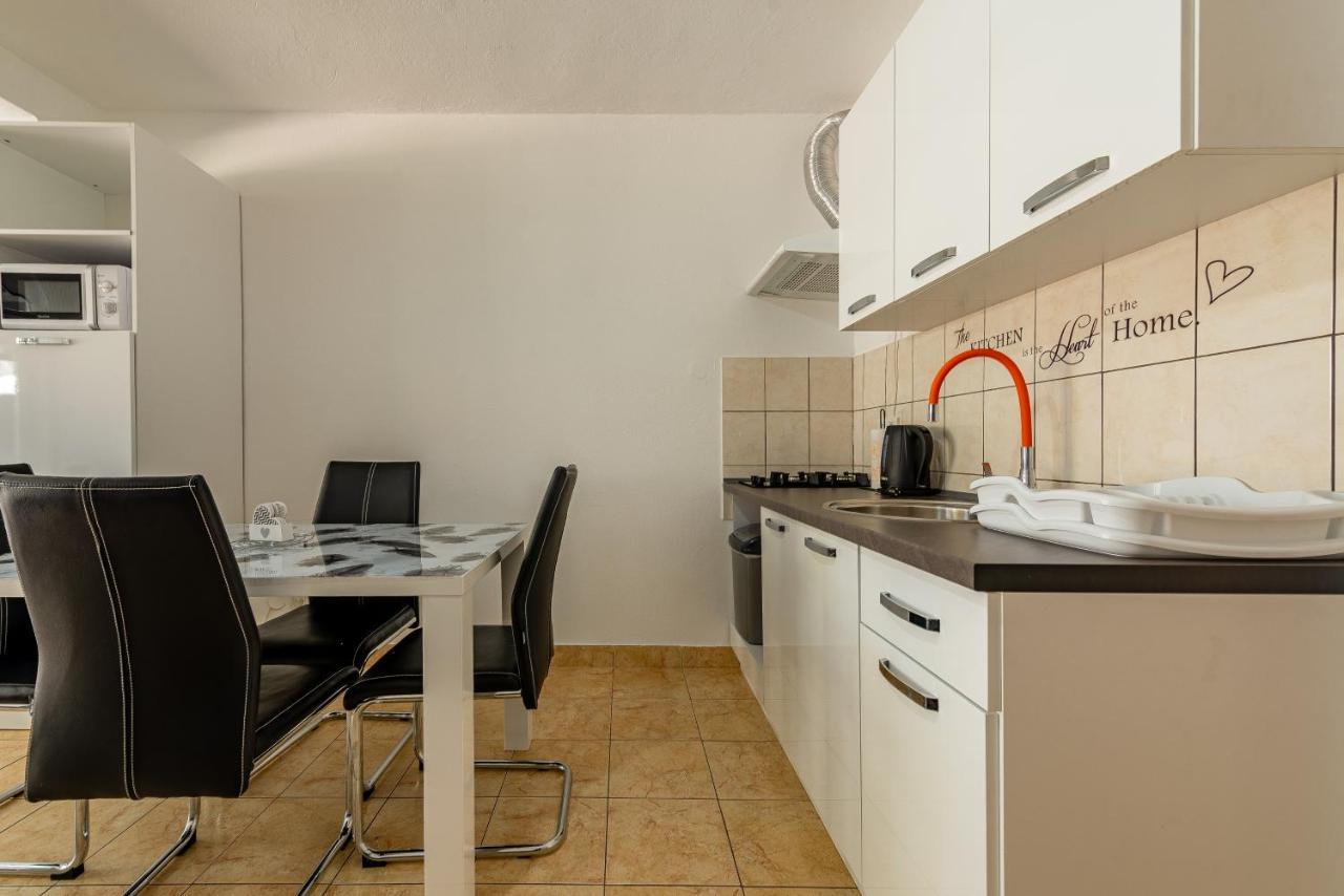 Apartments Villa Agape Vir Εξωτερικό φωτογραφία