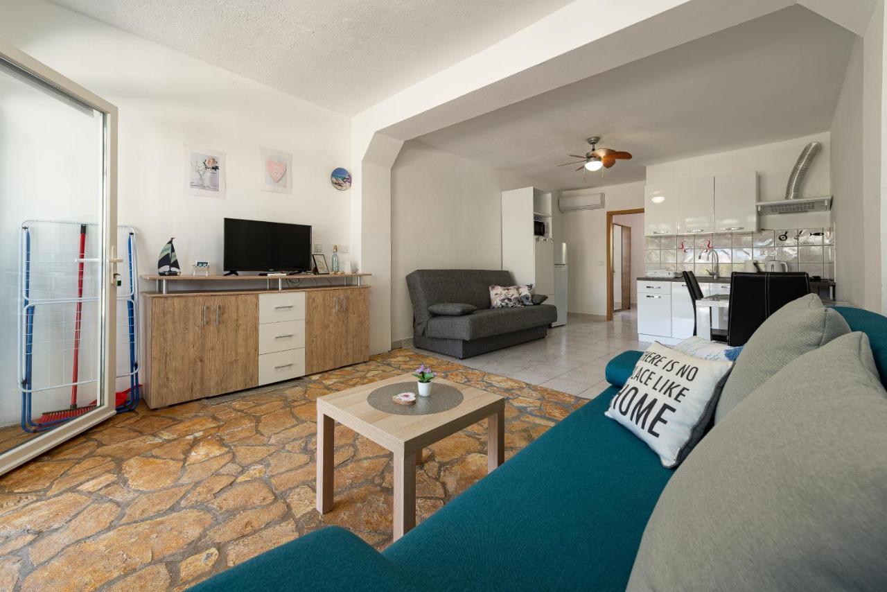 Apartments Villa Agape Vir Εξωτερικό φωτογραφία