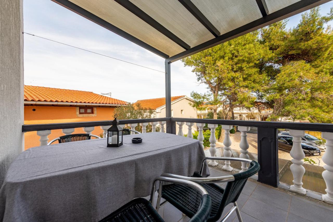 Apartments Villa Agape Vir Εξωτερικό φωτογραφία